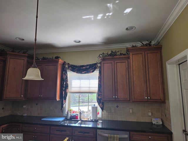 1213 WINTERBERRY DR, York, PA 17406