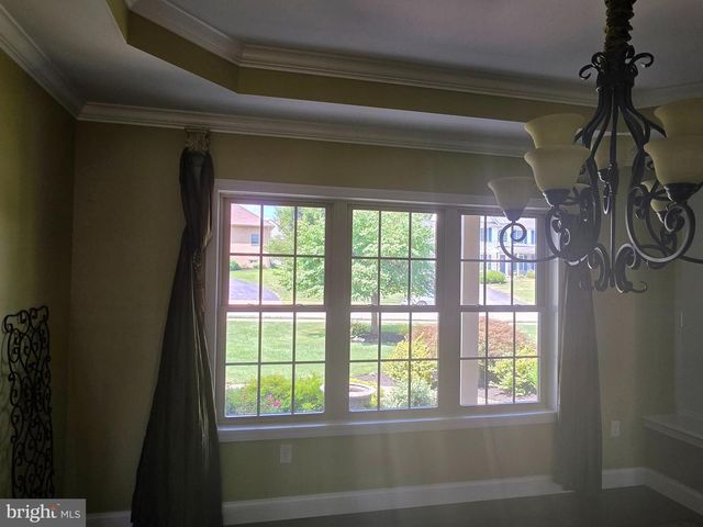 1213 WINTERBERRY DR, York, PA 17406