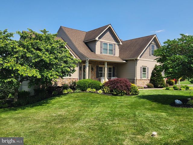 1213 WINTERBERRY DR, York, PA 17406