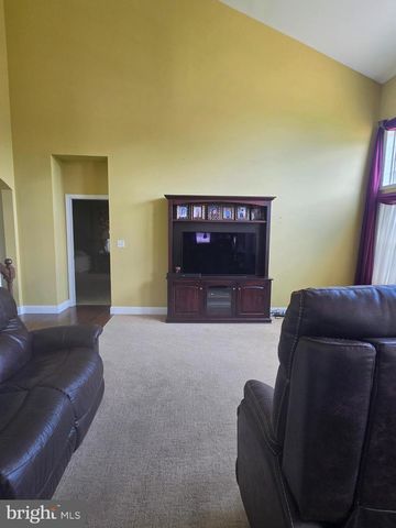 1213 WINTERBERRY DR, York, PA 17406
