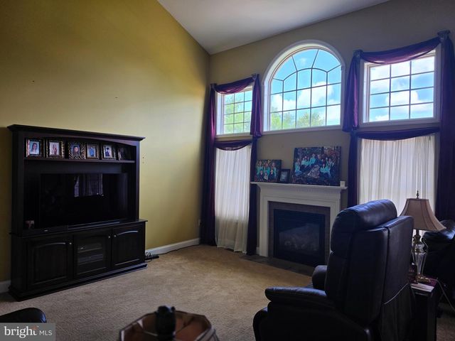 1213 WINTERBERRY DR, York, PA 17406