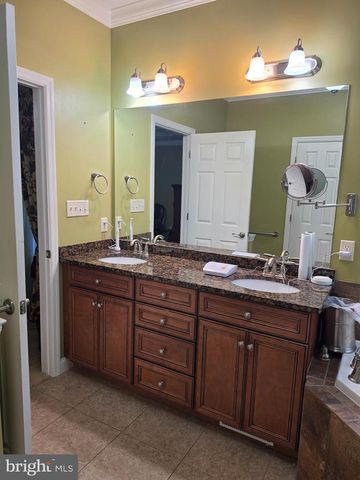 1213 WINTERBERRY DR, York, PA 17406
