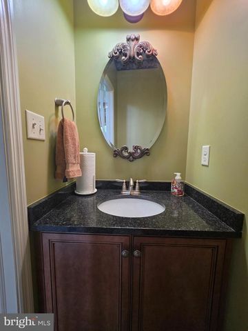 1213 WINTERBERRY DR, York, PA 17406