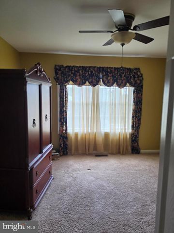 1213 WINTERBERRY DR, York, PA 17406