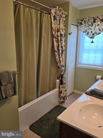 1213 WINTERBERRY DR, York, PA 17406