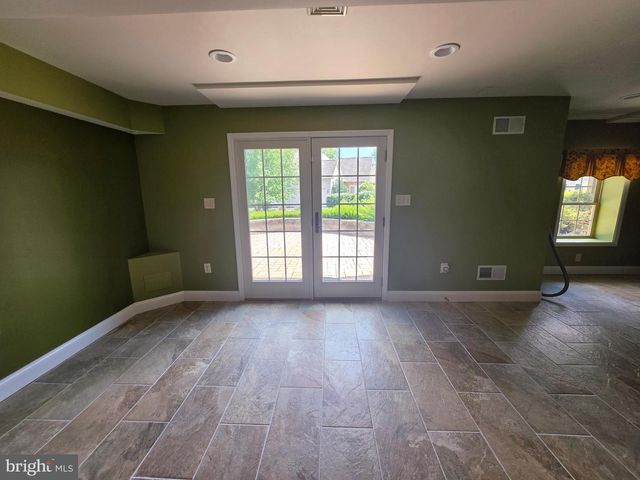 1213 WINTERBERRY DR, York, PA 17406