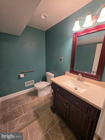 1213 WINTERBERRY DR, York, PA 17406