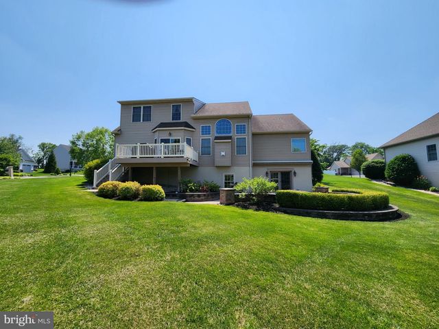 1213 WINTERBERRY DR, York, PA 17406