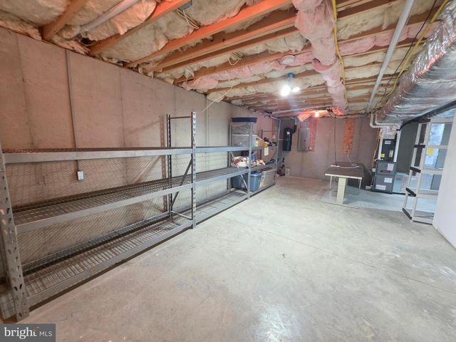 1213 WINTERBERRY DR, York, PA 17406