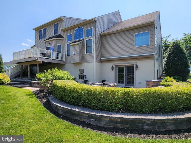 1213 WINTERBERRY DR, York, PA 17406