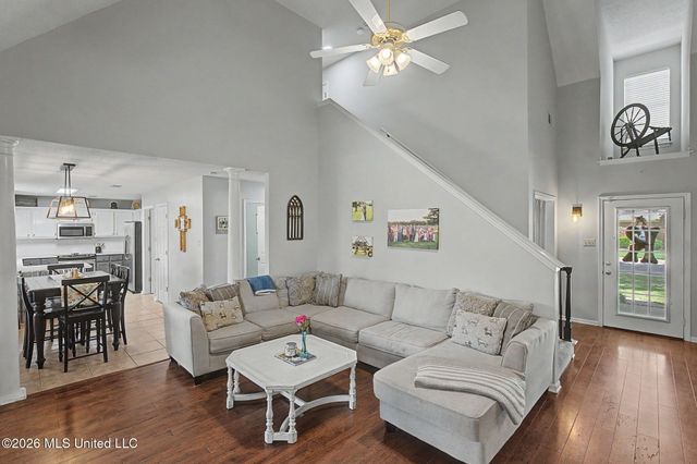 5947 W White Ridge Circle, Olive Branch, MS 38654