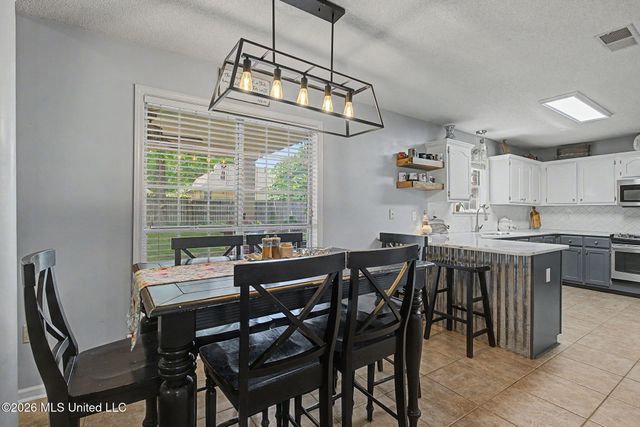 5947 W White Ridge Circle, Olive Branch, MS 38654
