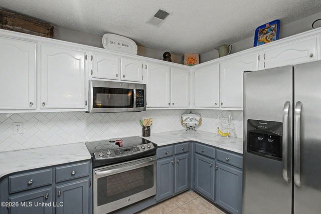 5947 W White Ridge Circle, Olive Branch, MS 38654