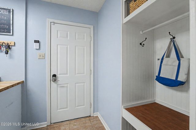 5947 W White Ridge Circle, Olive Branch, MS 38654