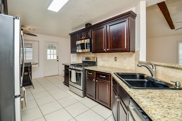 2902 Silent Drive, Sugar Land, TX 77498