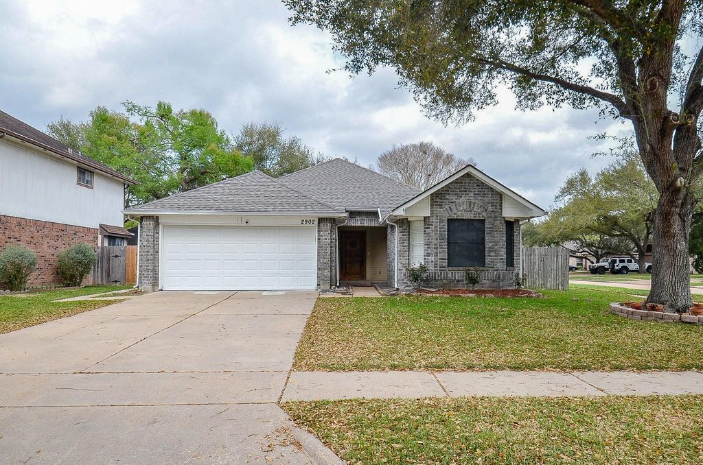 2902 Silent Drive, Sugar Land, TX 77498