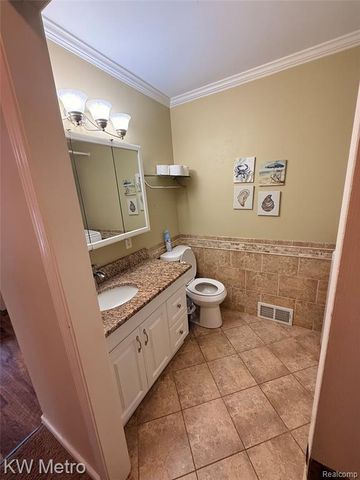 655 Sherry Drive, Lake Orion, MI 48362