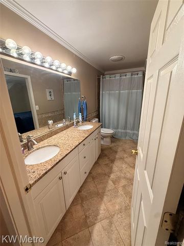 655 Sherry Drive, Lake Orion, MI 48362