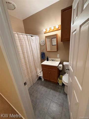 655 Sherry Drive, Lake Orion, MI 48362
