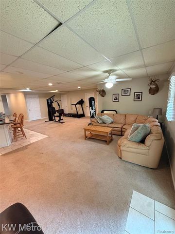 655 Sherry Drive, Lake Orion, MI 48362