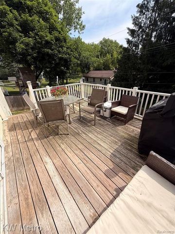 655 Sherry Drive, Lake Orion, MI 48362