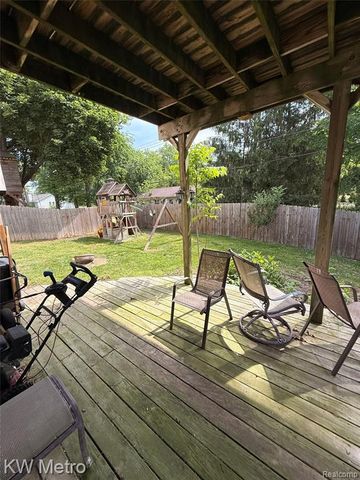 655 Sherry Drive, Lake Orion, MI 48362
