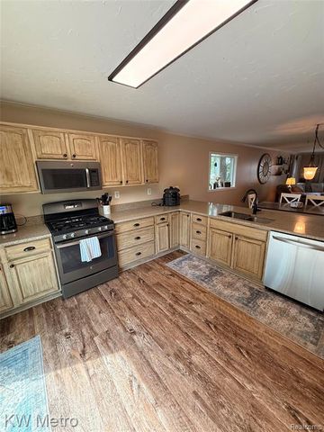 655 Sherry Drive, Lake Orion, MI 48362