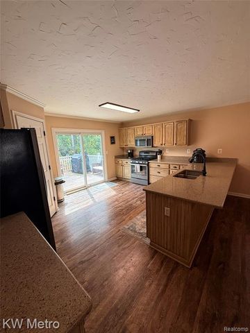 655 Sherry Drive, Lake Orion, MI 48362