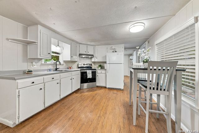 1301 Skylark, Canyon Lake, TX 78133
