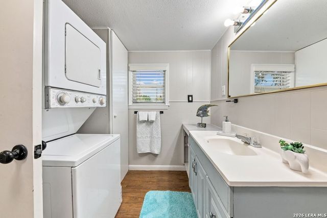 1301 Skylark, Canyon Lake, TX 78133