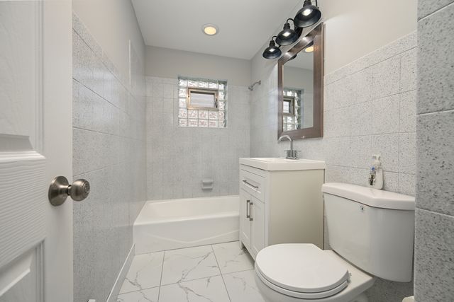 2316 N Hawthorne Avenue, Melrose Park, IL 60164