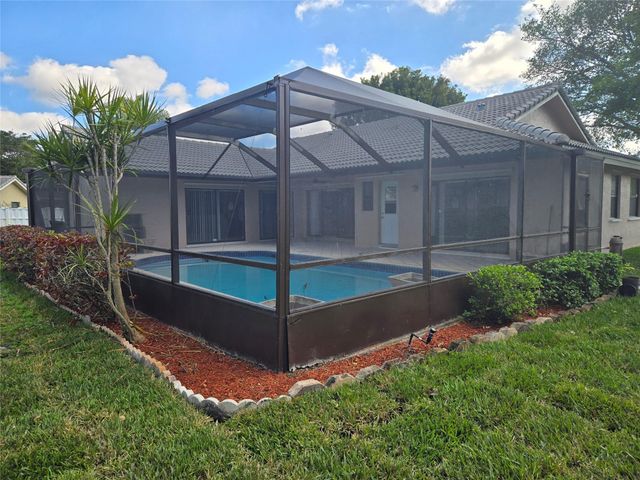 7219 NW 43rd St, Coral Springs, FL 33065