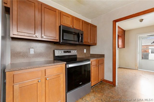 106 E Maple Court, Clarksville, IN 47129