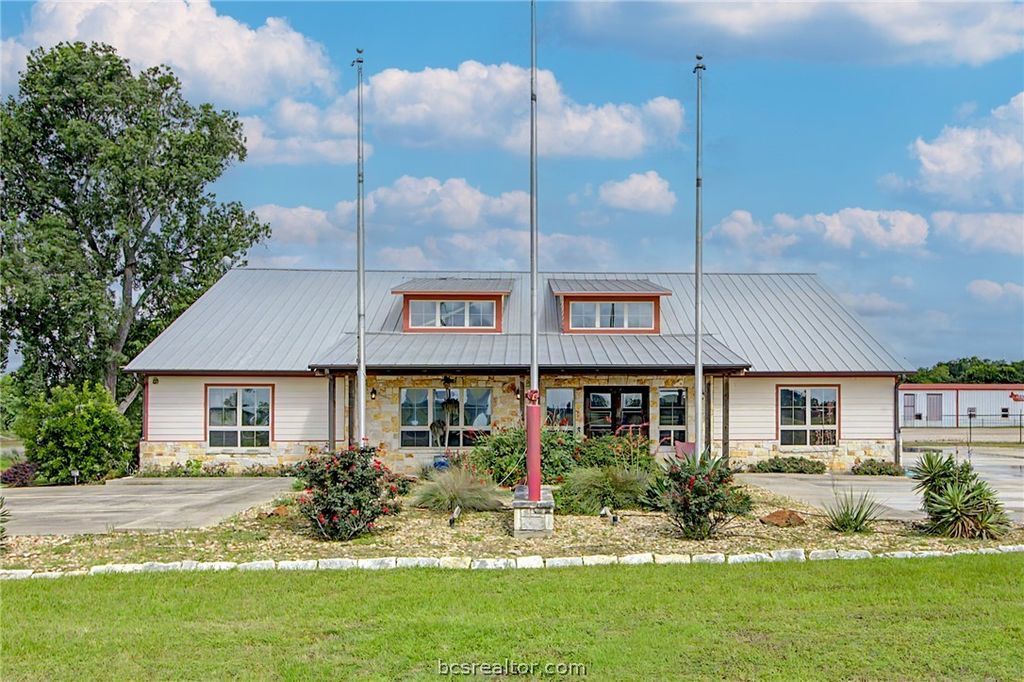 8050 State Highway 21, Caldwell, TX 77836 — exterior