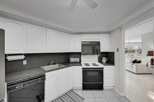 701 E Camino Real 4b, Boca Raton, FL 33432
