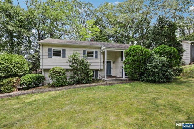 13 Upper High Crest Drive, West Milford, NJ 07480
