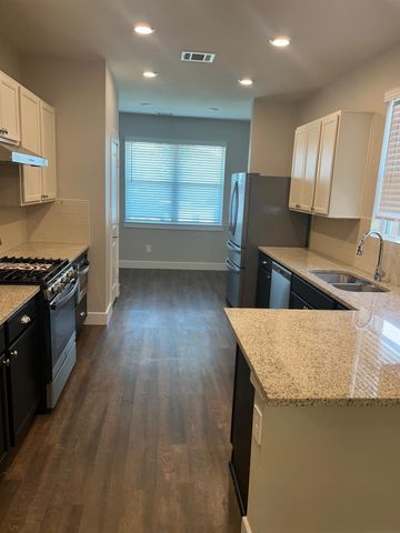 423 Black Walnut Drive, Conroe, TX 77304