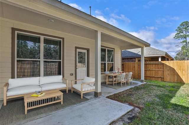 423 Black Walnut Drive, Conroe, TX 77304