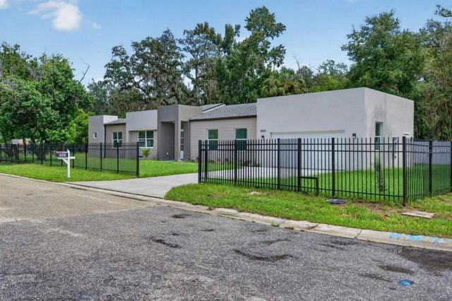 8003 CHANEY LANE, Tampa, FL 33617