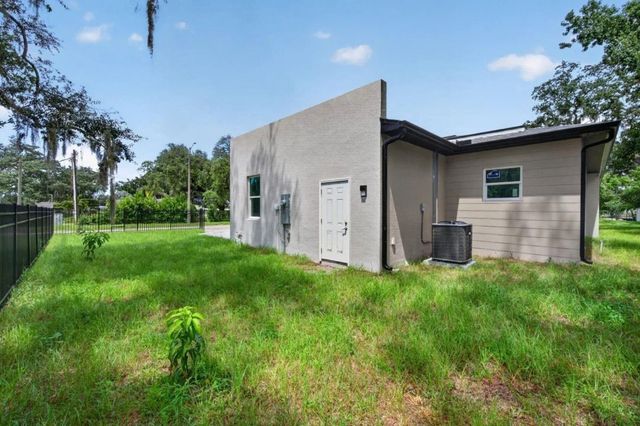 8003 CHANEY LANE, Tampa, FL 33617