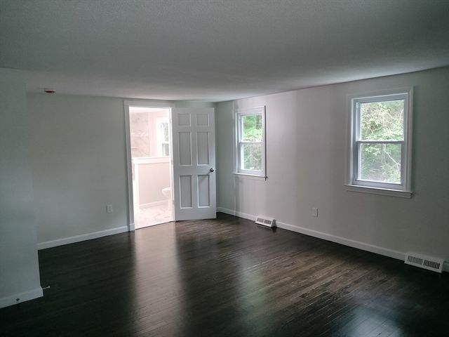 1092 State Rd, Plymouth, MA 02360