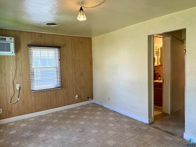 1031 E 1st Ave Avenue, Mitchell, SD 57301