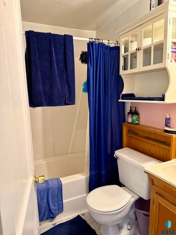1031 E 1st Ave Avenue, Mitchell, SD 57301