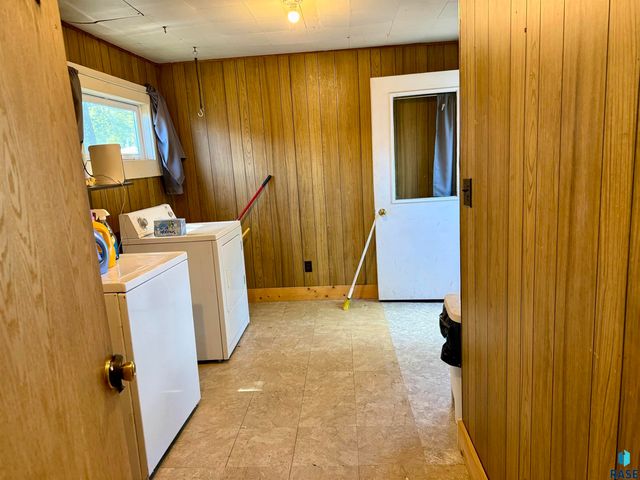 1031 E 1st Ave Avenue, Mitchell, SD 57301