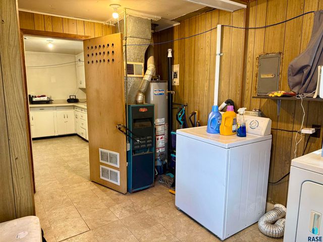 1031 E 1st Ave Avenue, Mitchell, SD 57301