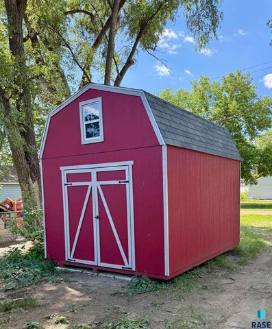 1031 E 1st Ave Avenue, Mitchell, SD 57301