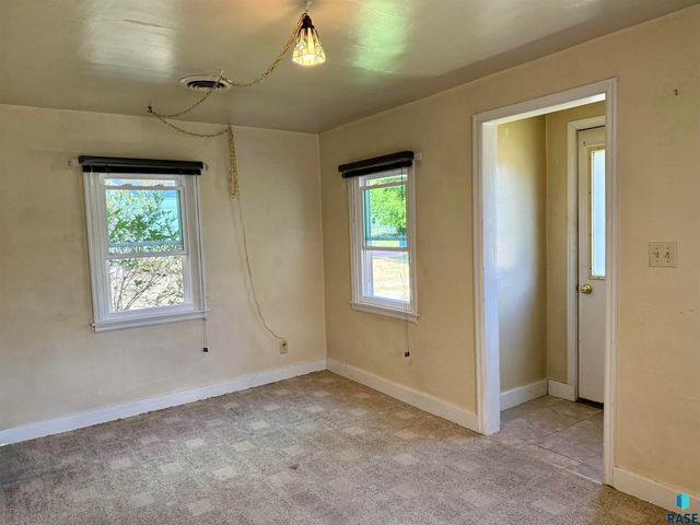 1031 E 1st Ave Avenue, Mitchell, SD 57301