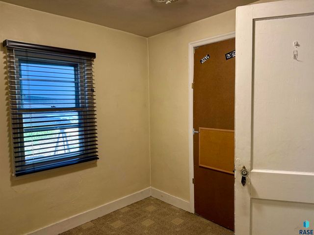 1031 E 1st Ave Avenue, Mitchell, SD 57301