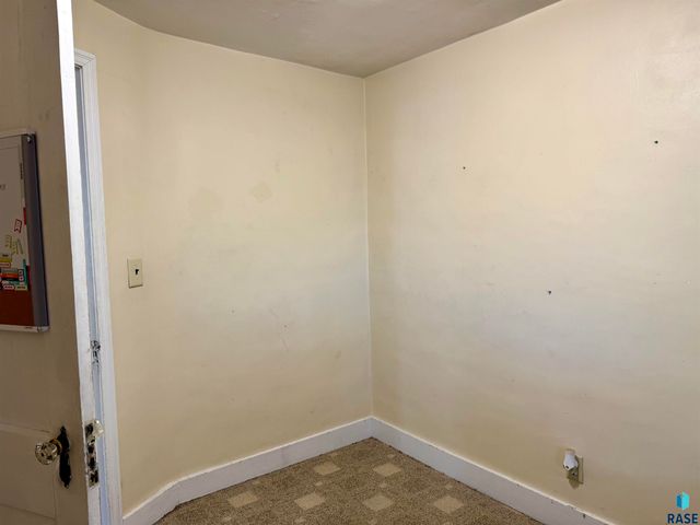 1031 E 1st Ave Avenue, Mitchell, SD 57301
