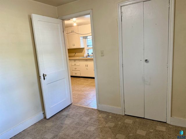 1031 E 1st Ave Avenue, Mitchell, SD 57301